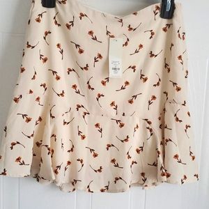 Francesca's  mini  skirt very pretty design NWT  size S